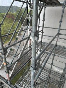 中学校　公立　足場工事