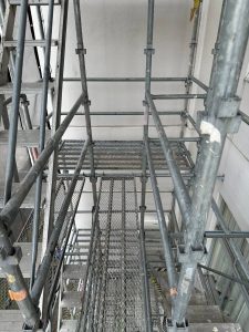 中学校　公立　足場工事