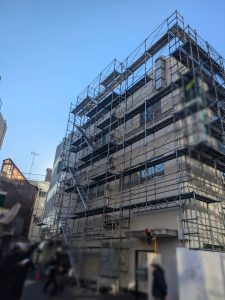荒川区　ビル　足場施工