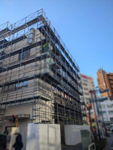荒川区　ビル　足場施工
